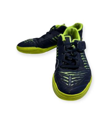 Decathlon kisfiú focicipő (34)